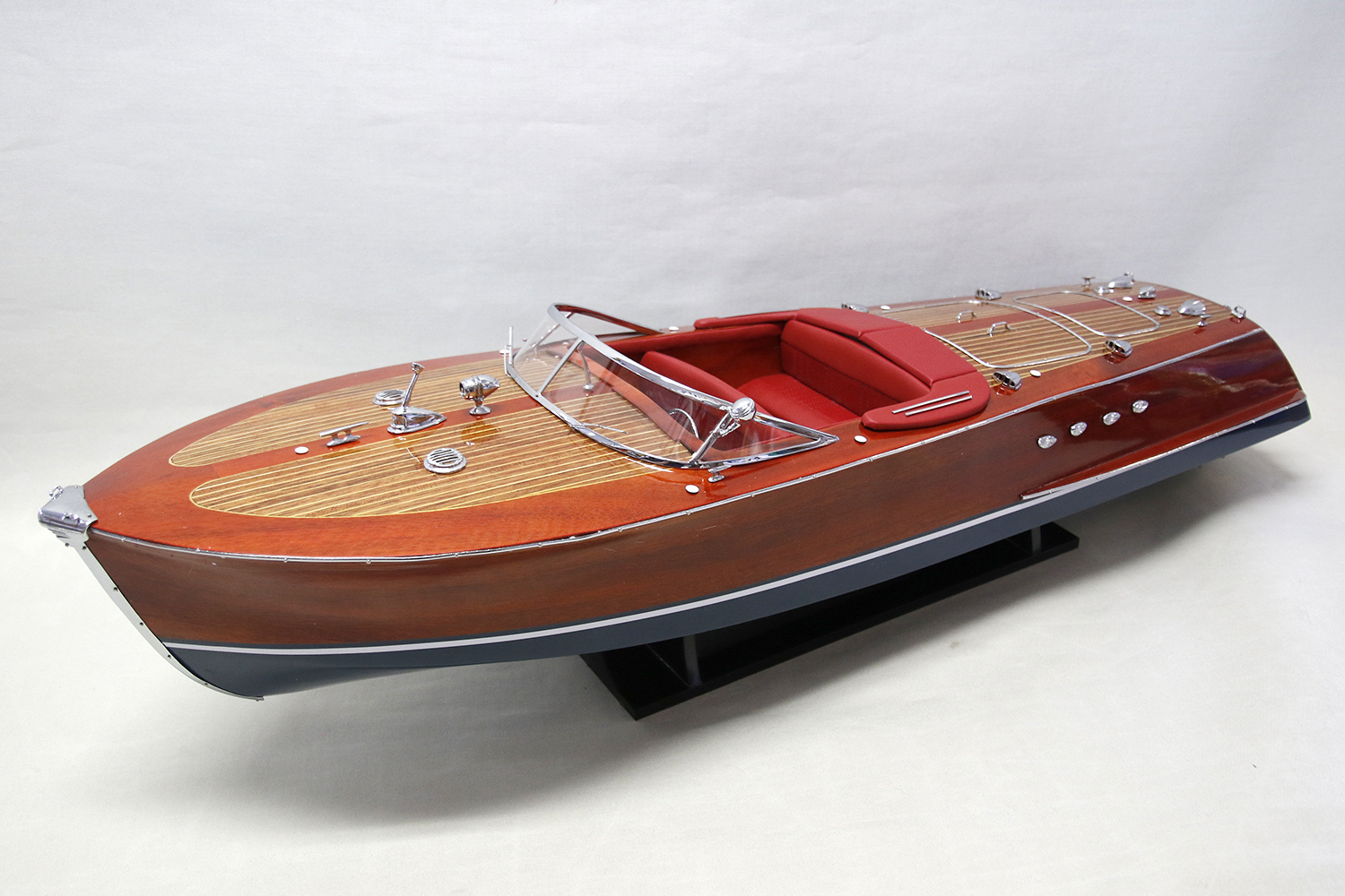 Riva Ariston 1950 90x26 Cm Flaggskeppet