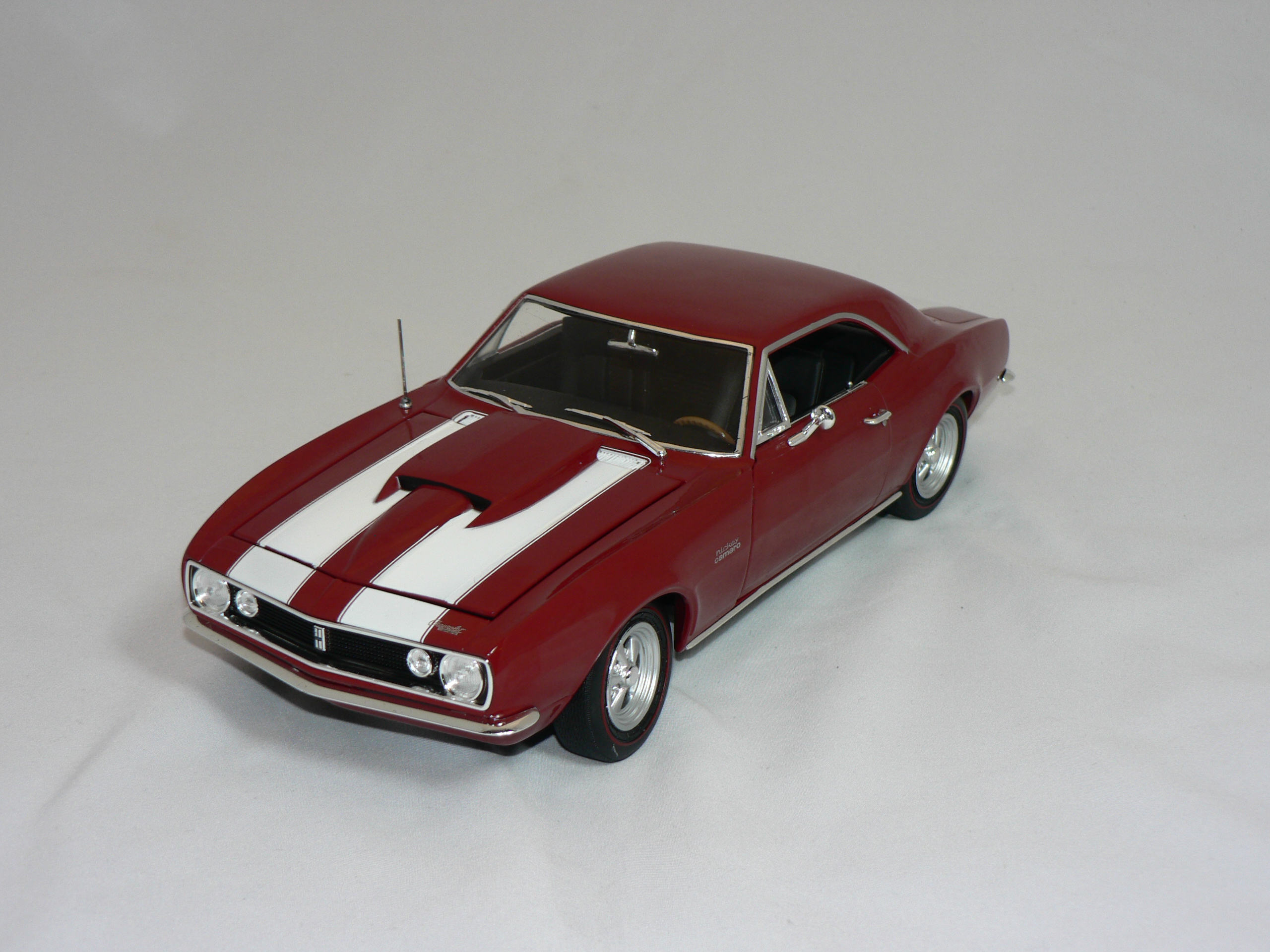 GL Modellbilar AB Chevrolet Camaro Z28 Nickey 1967 Röd Vita