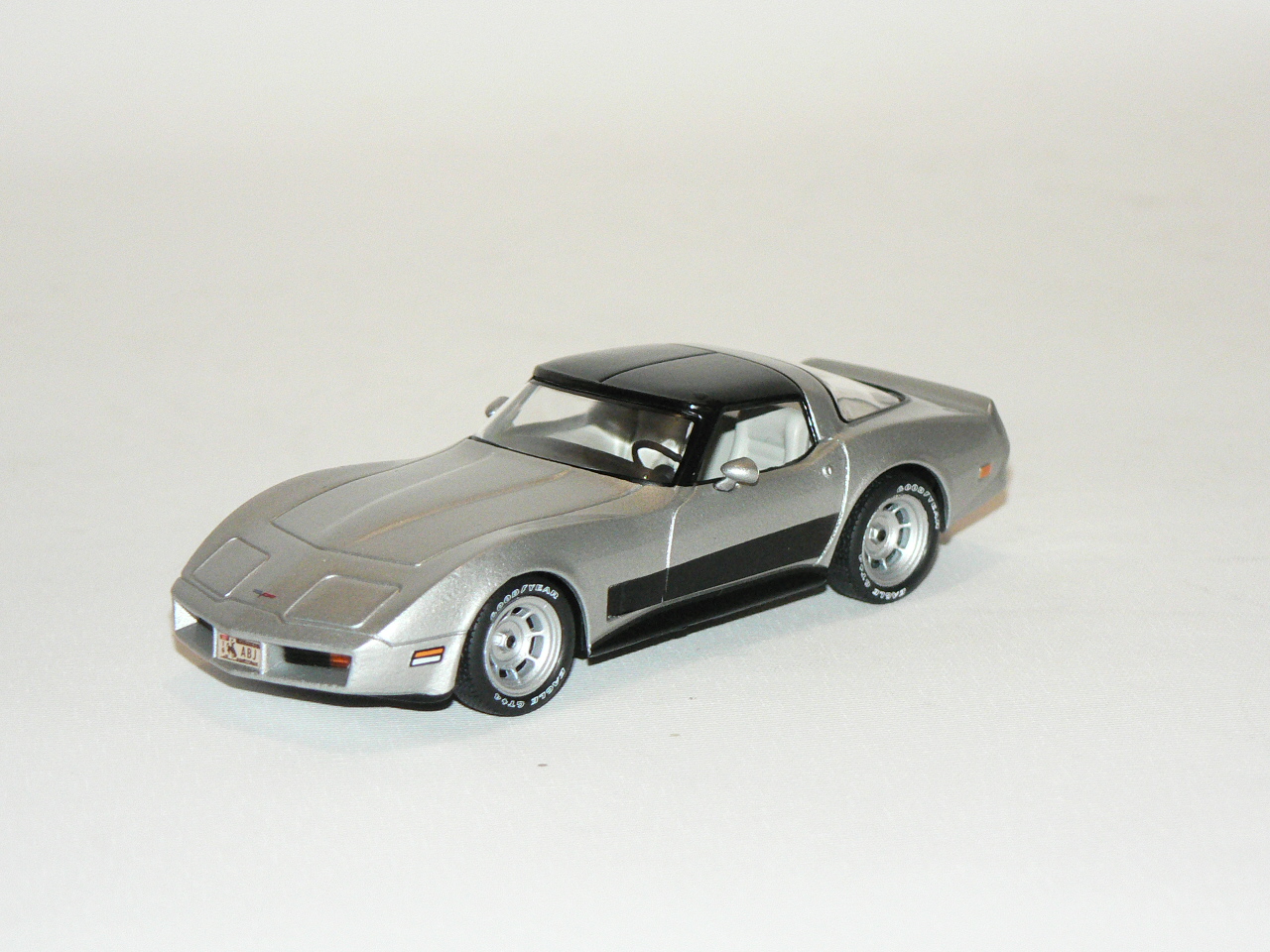 GL Modellbilar AB Chevrolet Corvette C3 1980 1 43 Whitebox