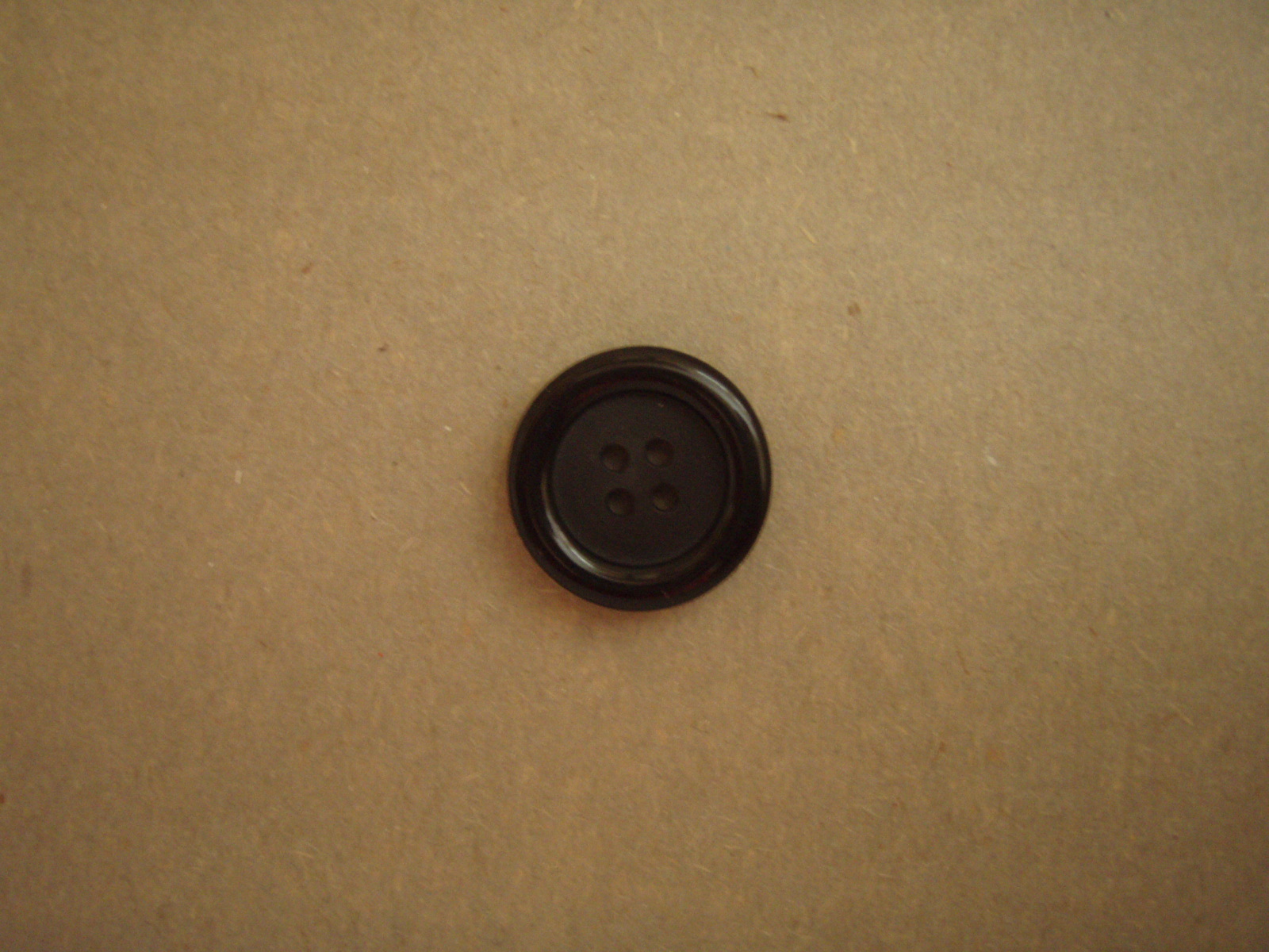 Knapp 4-håls 20.5mm fg. 1950 Svart