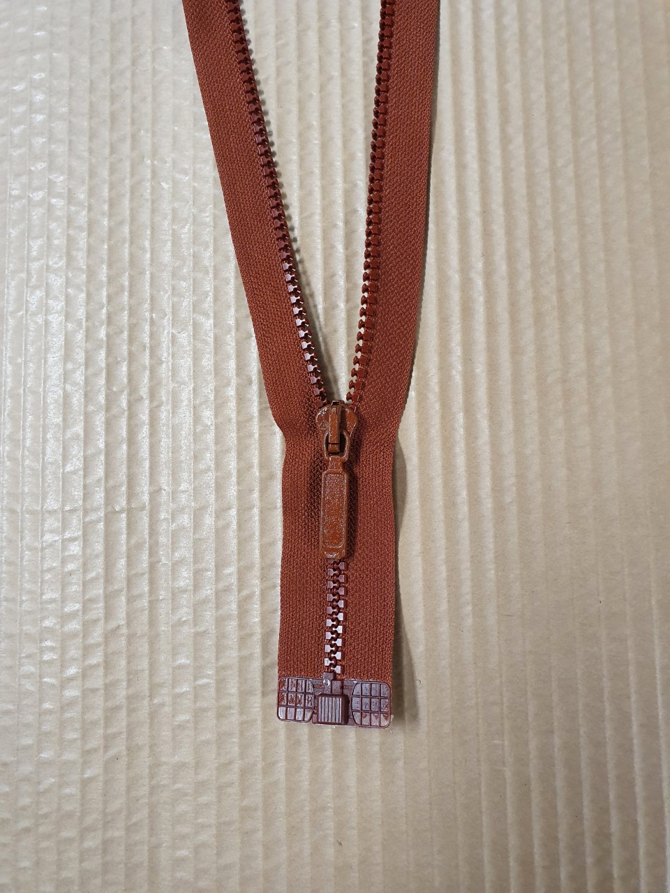 Blixtlås VFO-56 52 cm lång kläpp fg Rostbrun