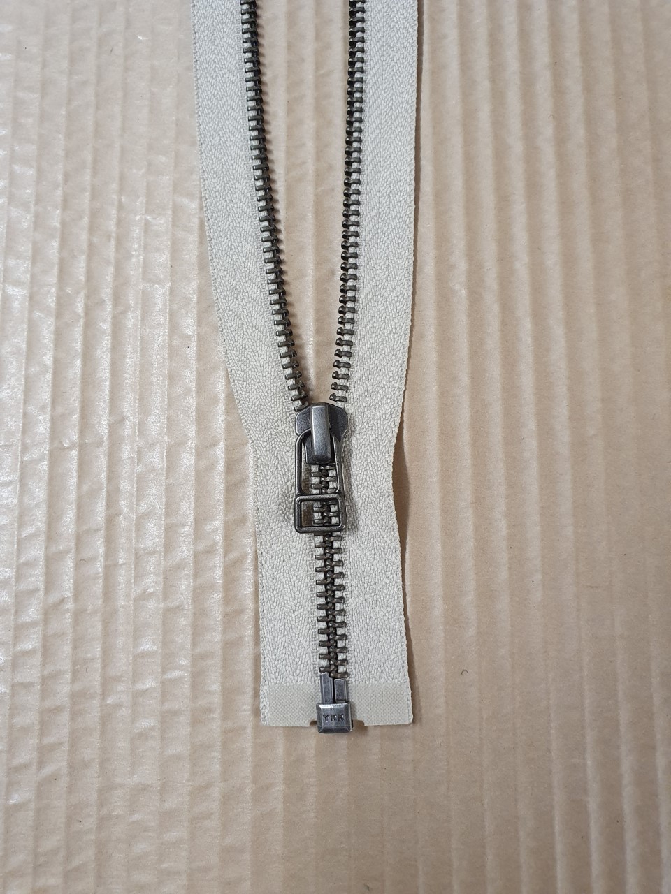 Blixtlås ANO-56 52 cm fg Kakibeige