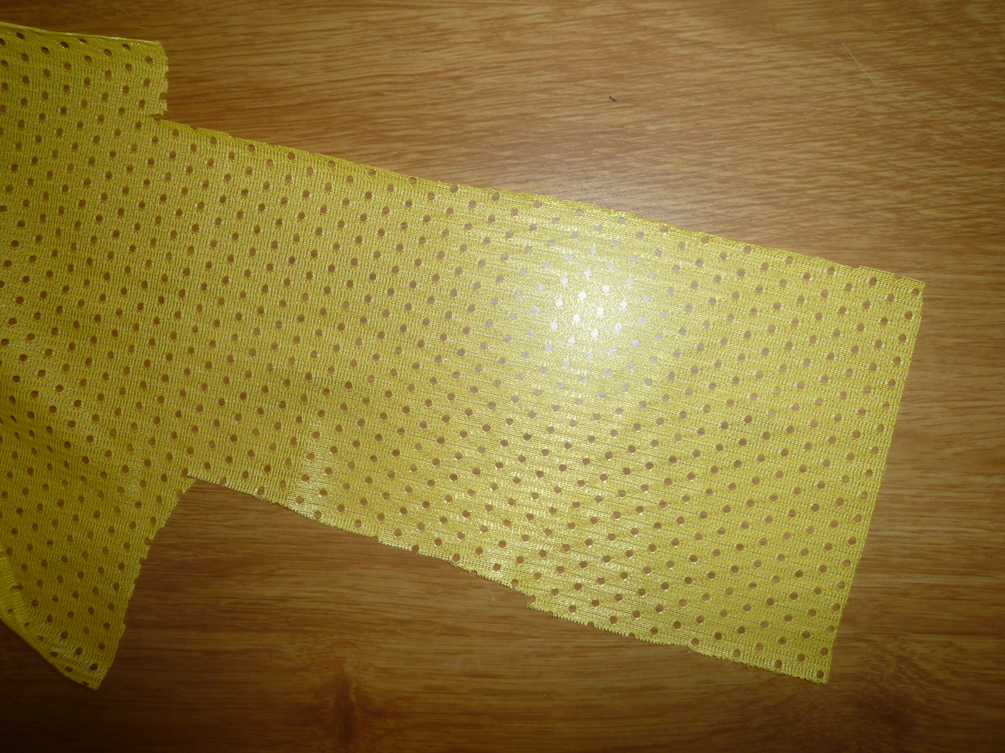 2049 Gul 100% polyester Bredd 150 cm