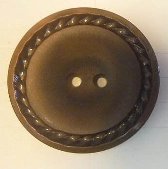 Knapp 2-håls 14 Brun 34mm