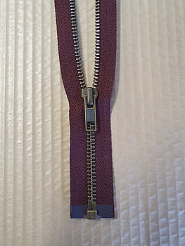 Blixtlås MGKBO-56 78 cm Fg Vinröd