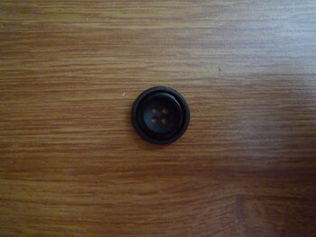 Knapp 4-håls 23mm fg. 182