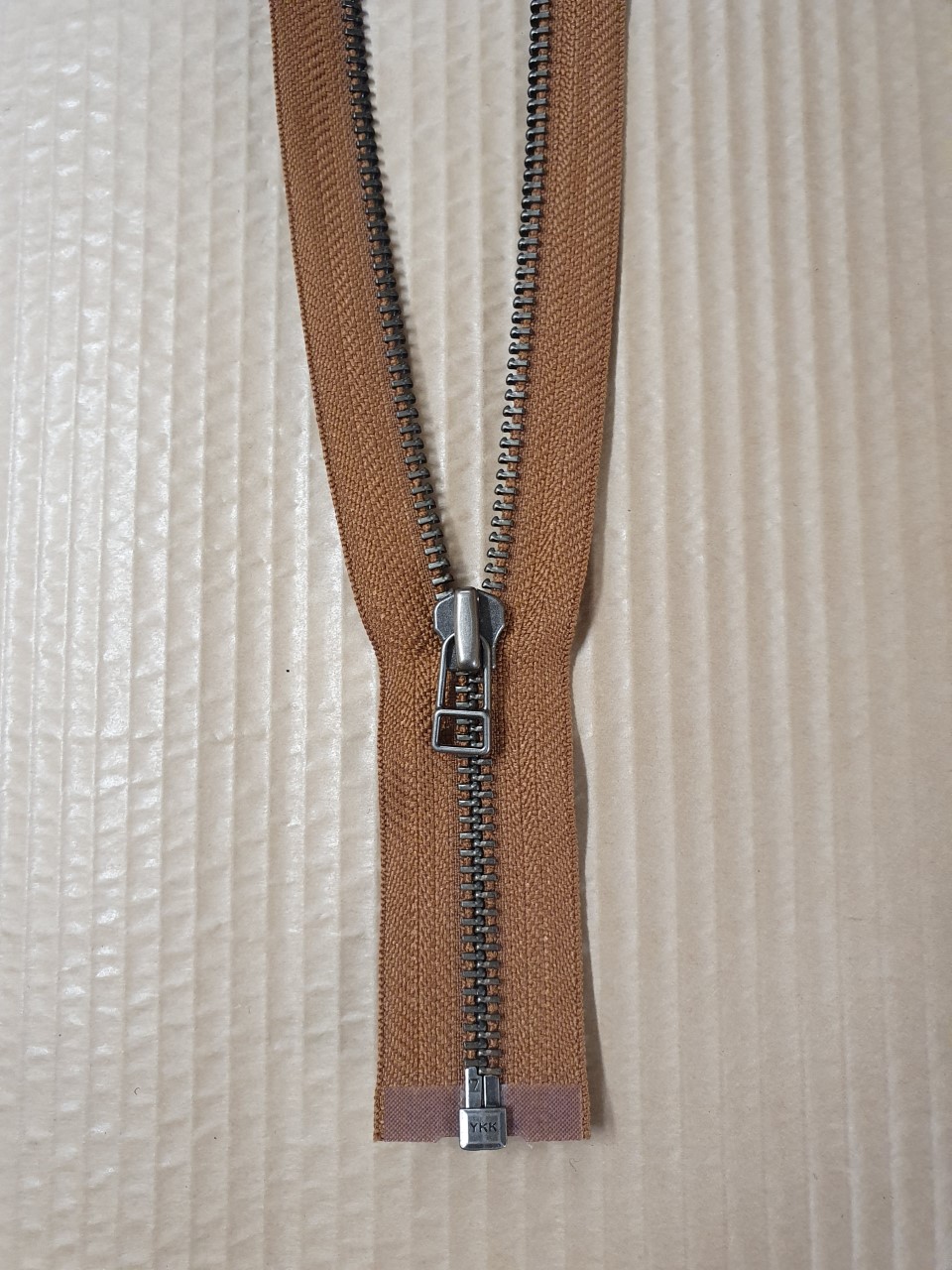 Blixtlås ANO-70 54 cm fg Konjak
