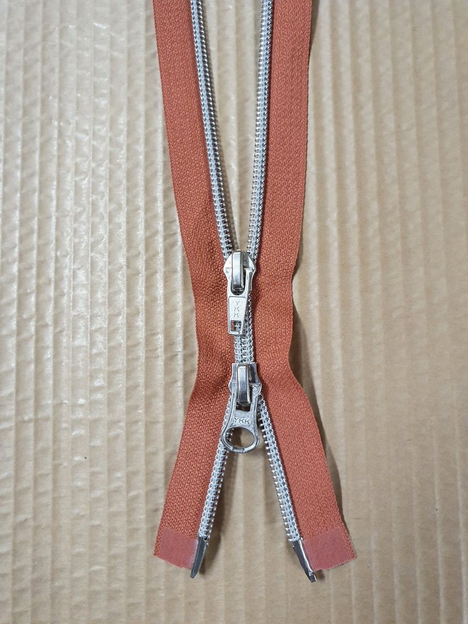Blixtlås CFM-56 58 cm fg rostbrun silvrig spiral