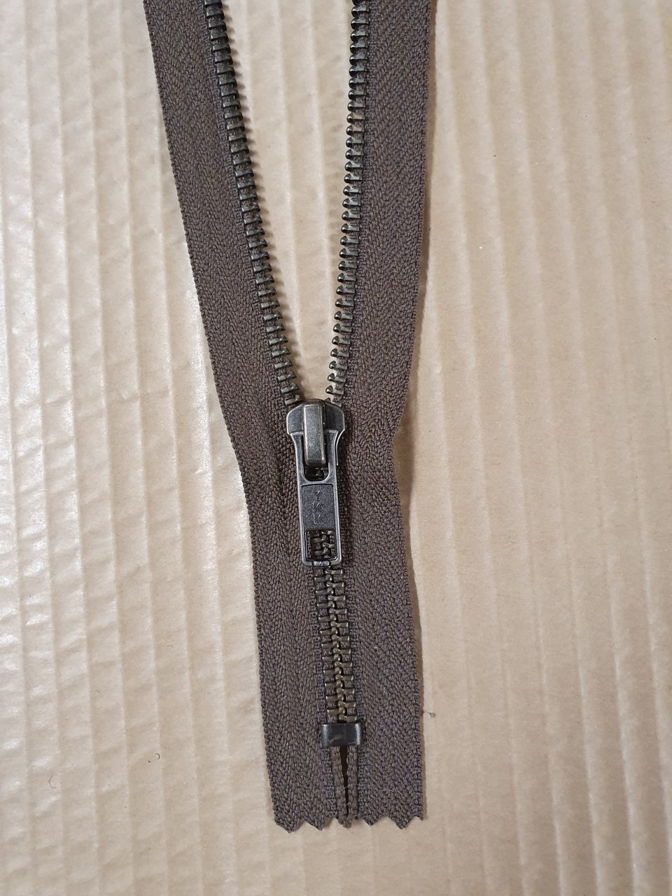 Blixtlås MGKBO-56 46 cm fg mörkbrun