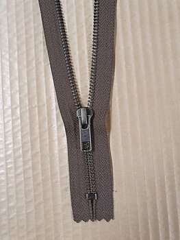 Blixtlås MGKBO-56 46 cm fg mörkbrun