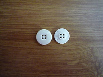 Knapp 4-håls 20.5mm fg. Vit