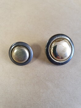 Metallknapp 1718 Oxid-mässing  16,5 mm samt 22 mm
