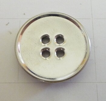 Knapp 4-håls 19mm Silver