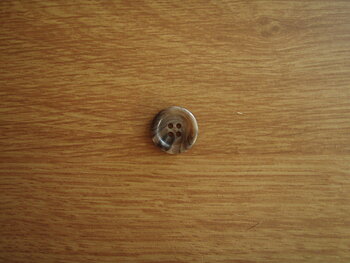Knapp 4-håls 18mm fg. 2927
