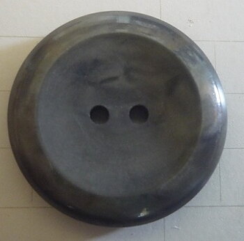 Knapp 2-håls 28 Gråmellerad 22mm