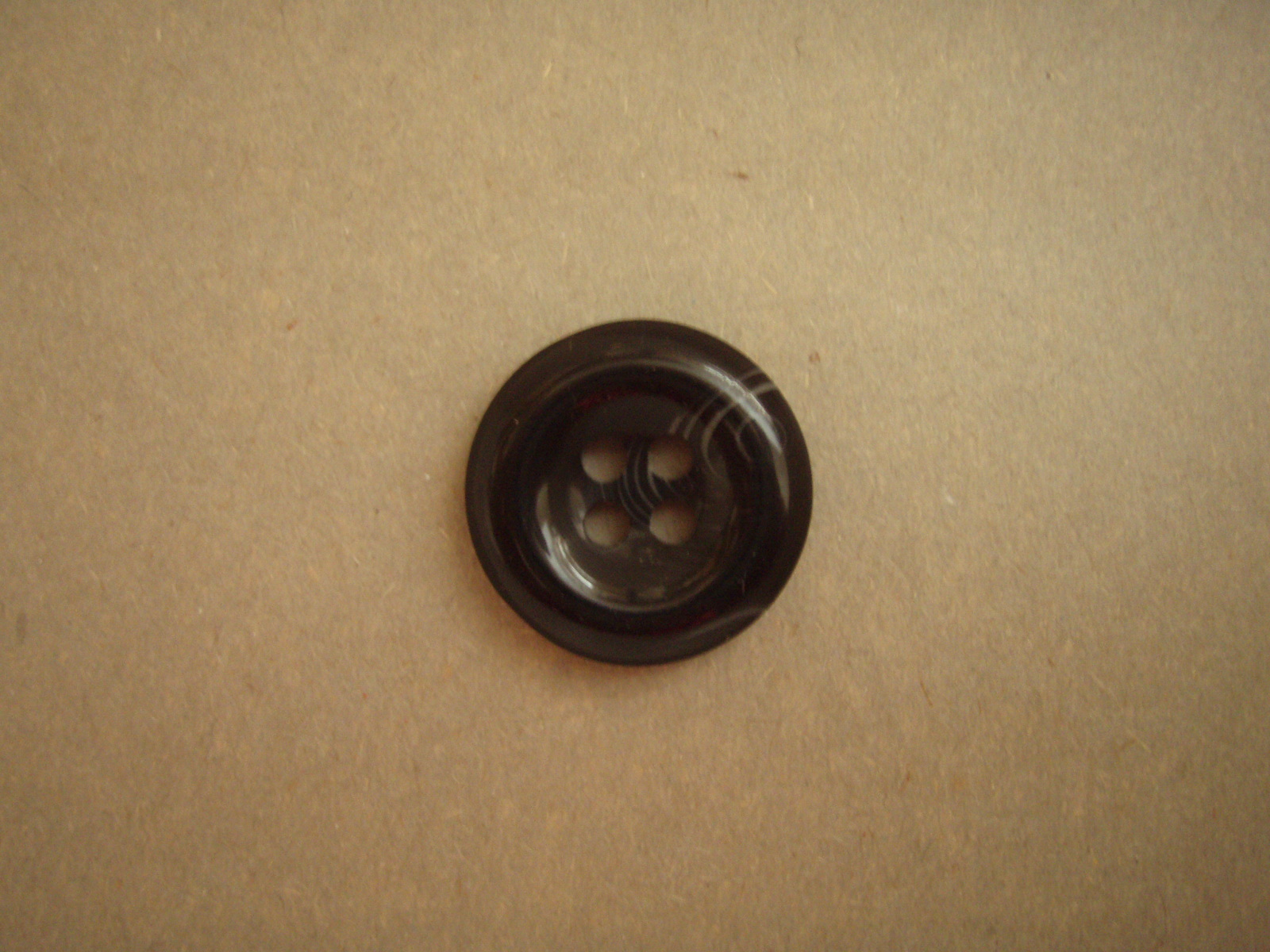 Knapp 4-håls 25.5mm fg. Svart
