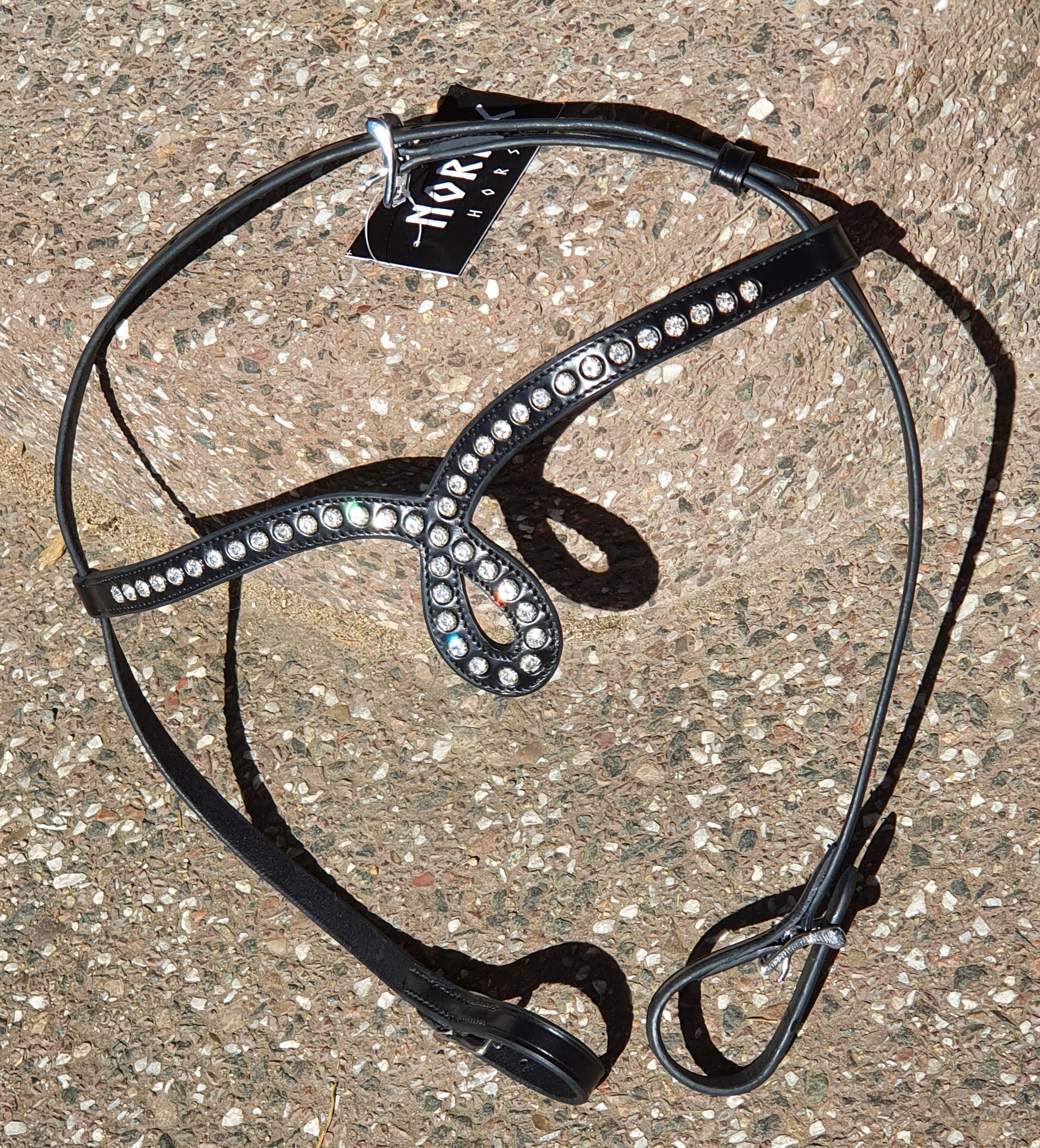 16 Nordic-Hors Nytt snyggt nackstycke med pandband i dropform bling bling stora klara stenar.