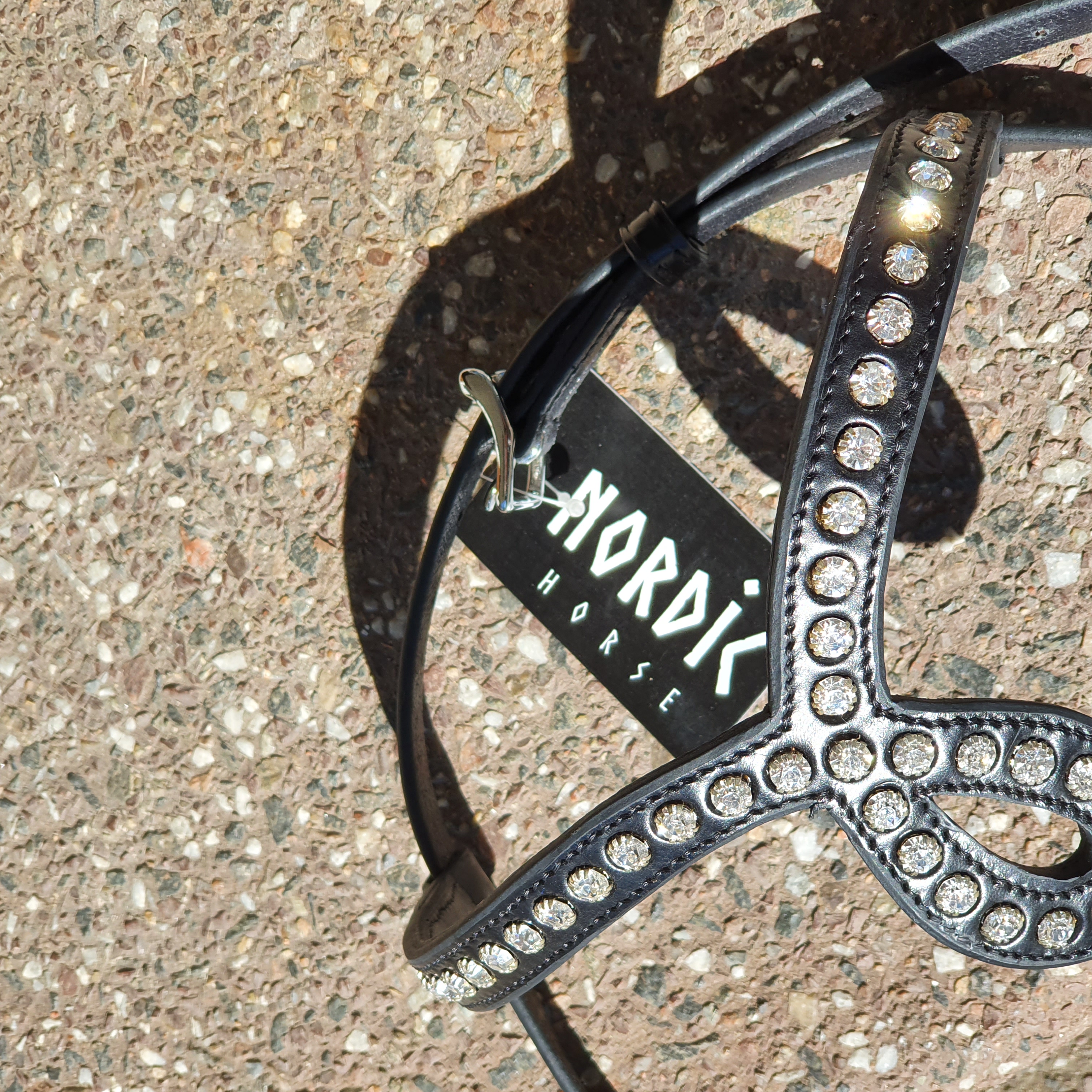 16 Nordic-Hors Nytt snyggt nackstycke med pandband i dropform bling bling stora klara stenar. - 3