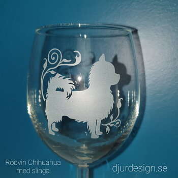 Nr 9 Graverad Chihuahua med slingor röd vins glas 25 cl 