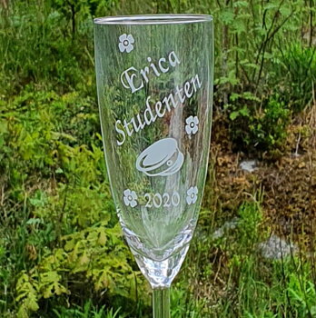 Nr 66 Champangegla Student mössa  blommor  årtal