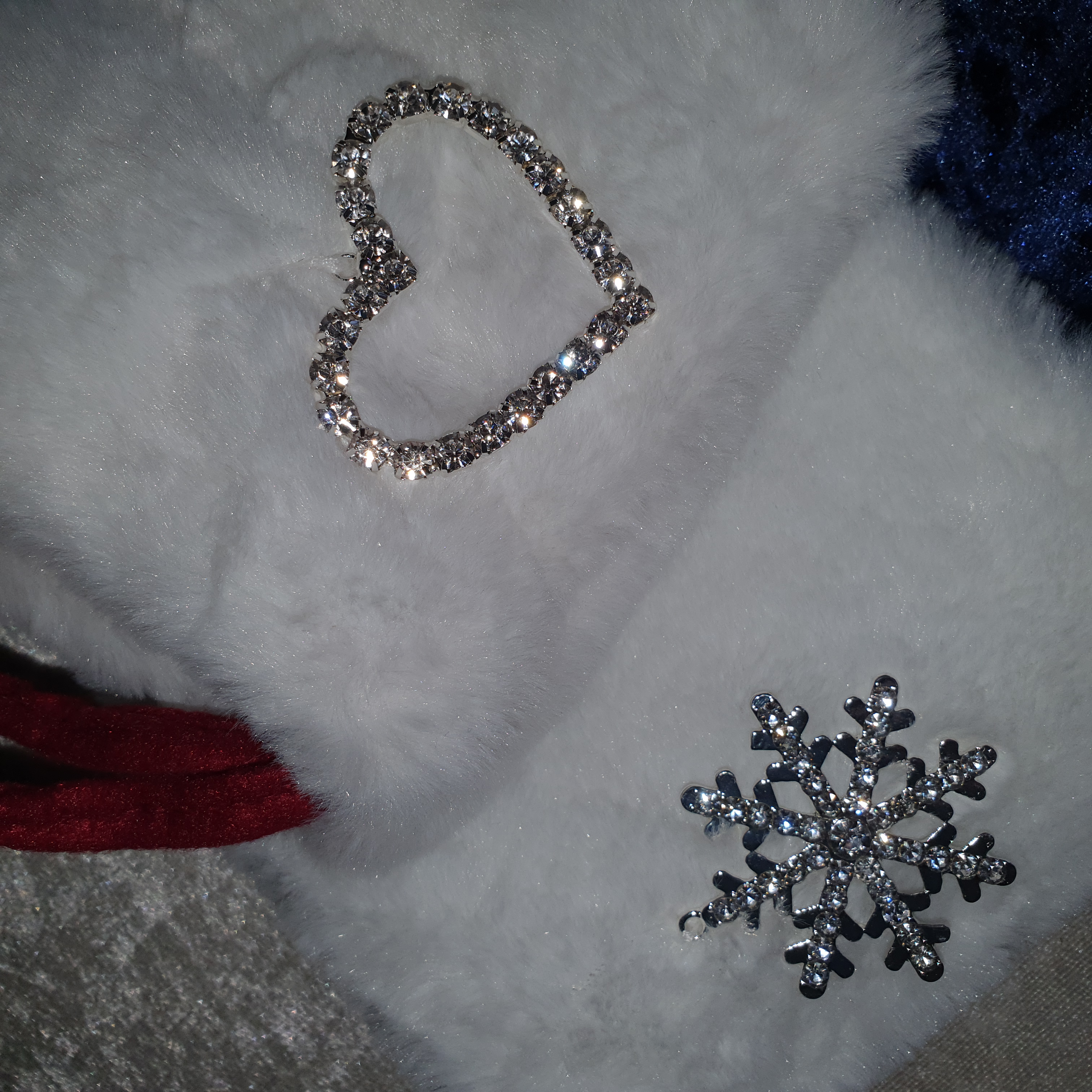 Julstrumpa med namnbrodyr samt smycke med bling Öppning 21 cm längden 60 cm - 5