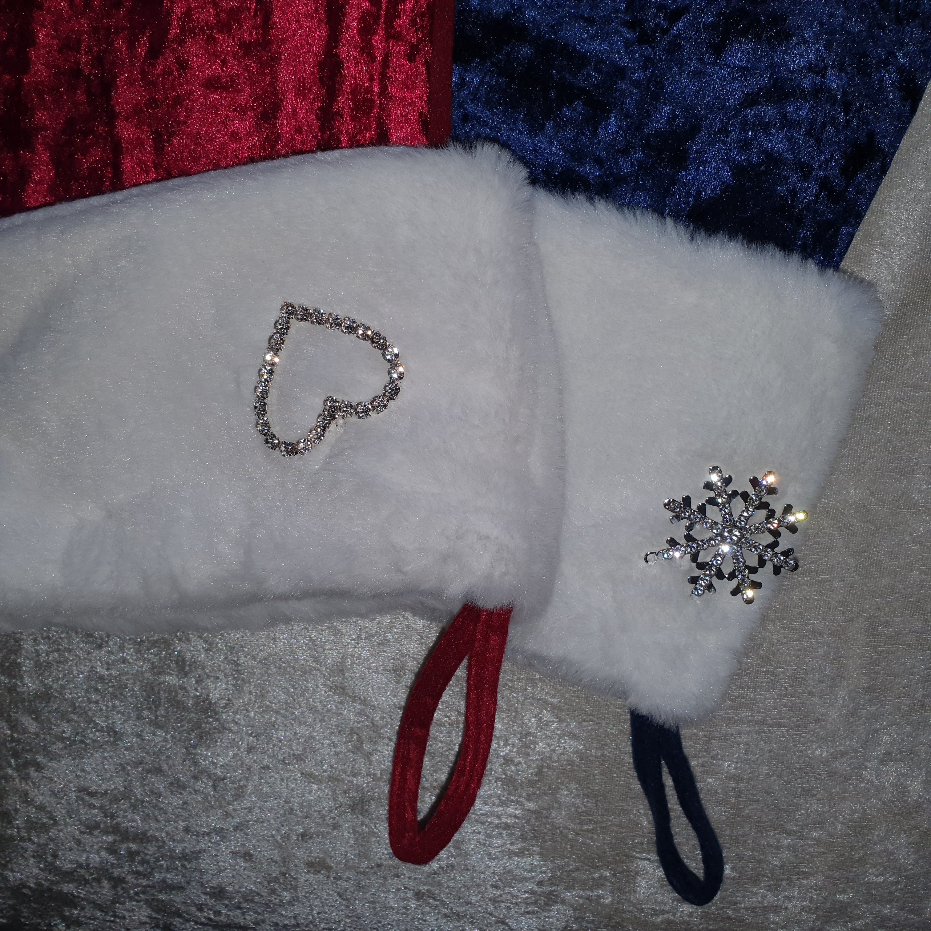 Julstrumpa med namnbrodyr samt smycke med bling Öppning 21 cm längden 60 cm - 6