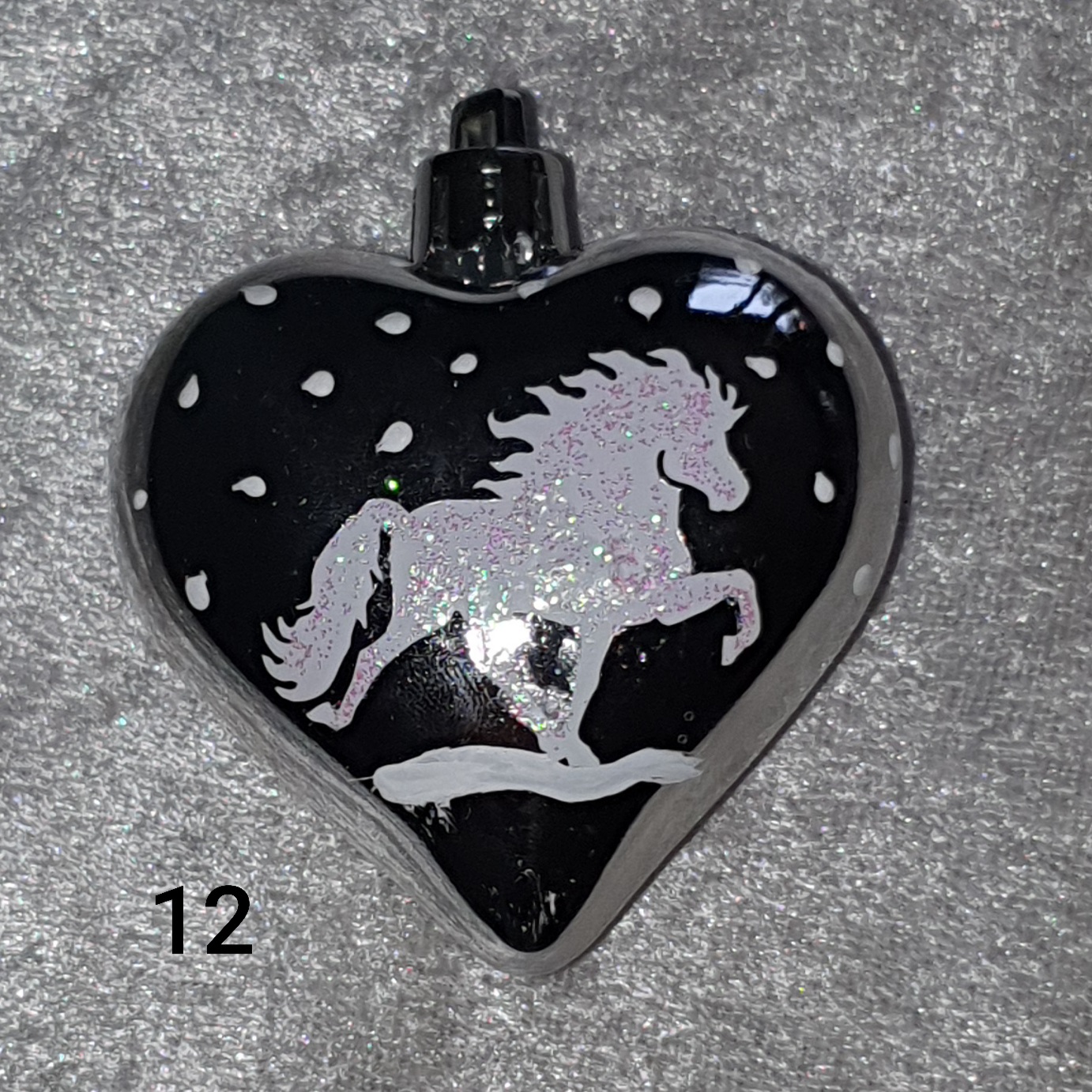 Nr 12 Julkula silver blank Islandshäst vit glittrig snö prickar. - 2