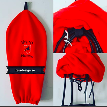 Nr D Tränsförvaring med broderat namn flera olika färger.