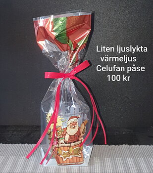 Nr 82 Ljuslykta gravyr med islandshäst i tölt samt 3 stärnor. Höjd 10 cm.