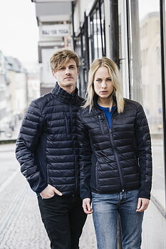 1 Bubbeljacka / softshell  Svart eller marin  med brodyr Bjursby loggan