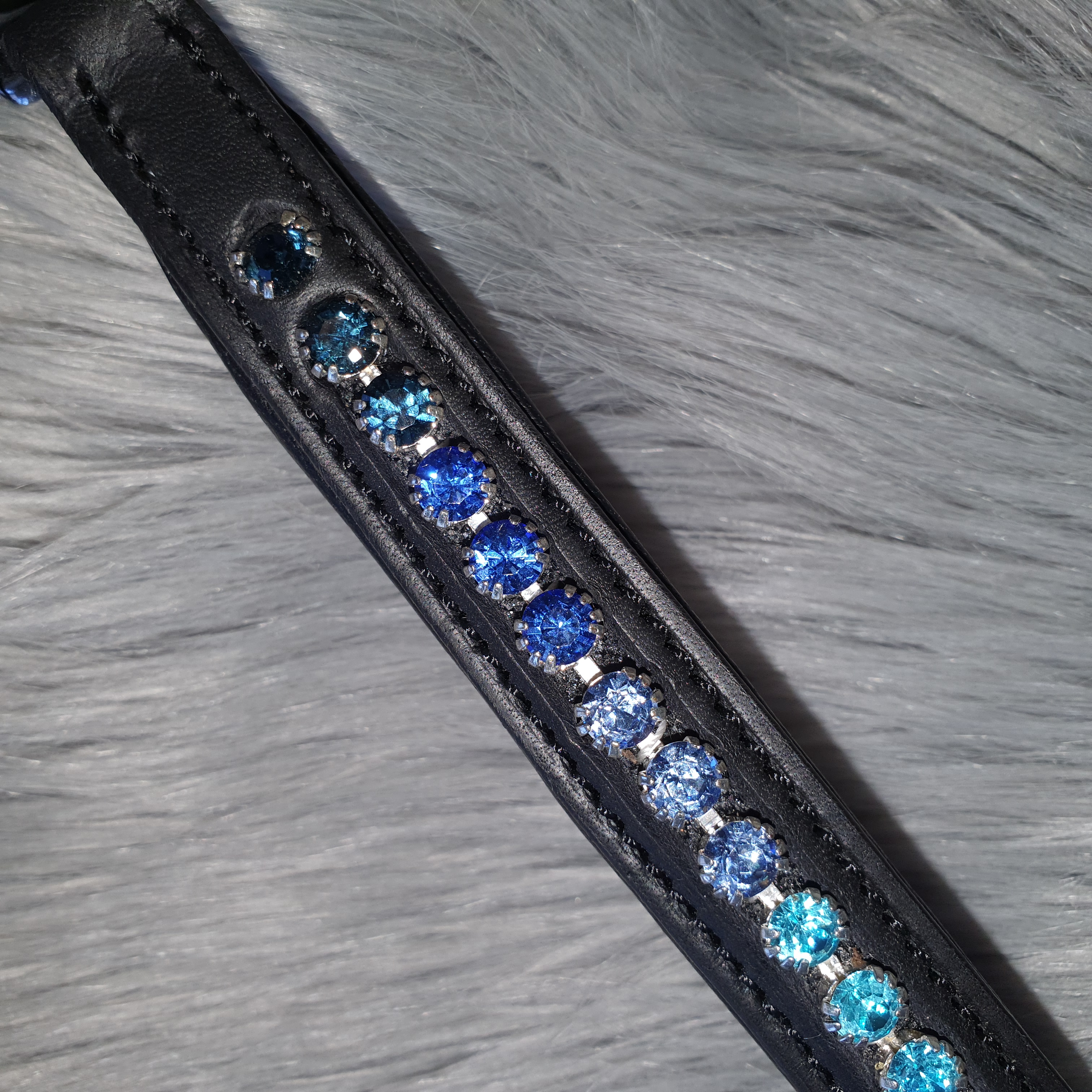 *Ny Norsic-Horse Blått är flott ! Nosgrimma i härliga olika nyanser 22,5 cm - 4