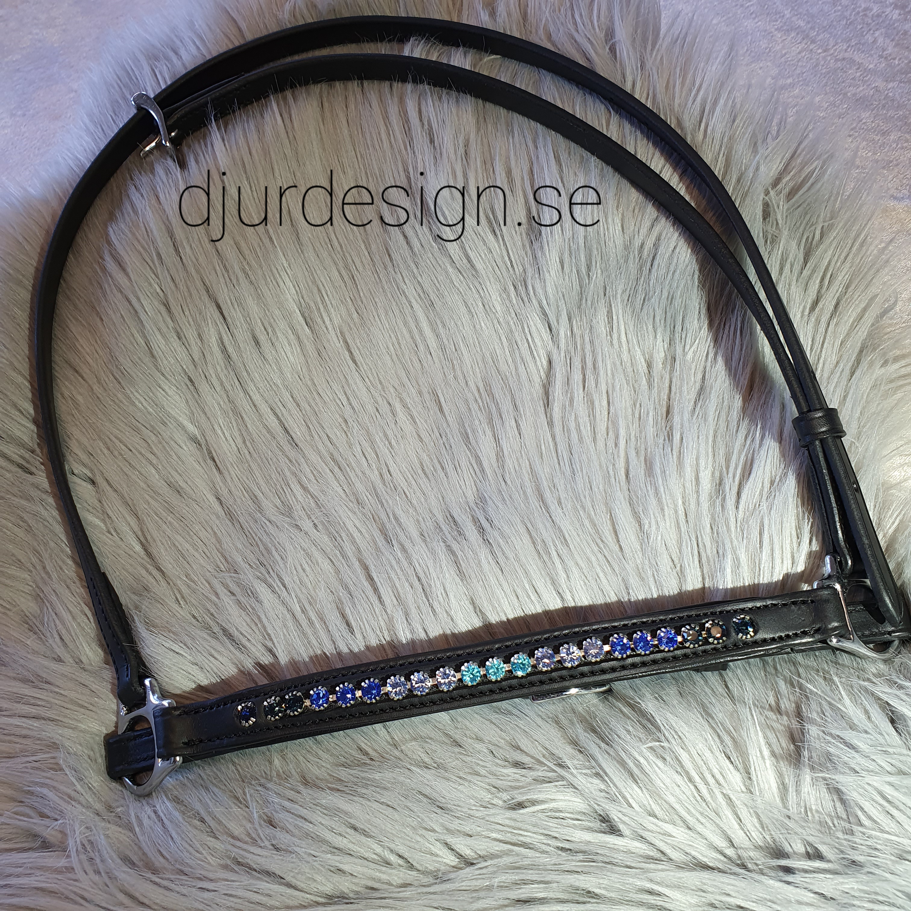 *Ny Norsic-Horse Blått är flott ! Nosgrimma i härliga olika nyanser 22,5 cm