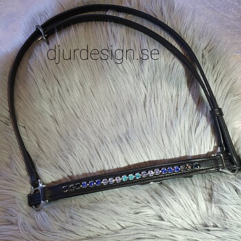 *Ny Norsic-Horse Blått är flott ! Nosgrimma i härliga olika nyanser 22,5 cm