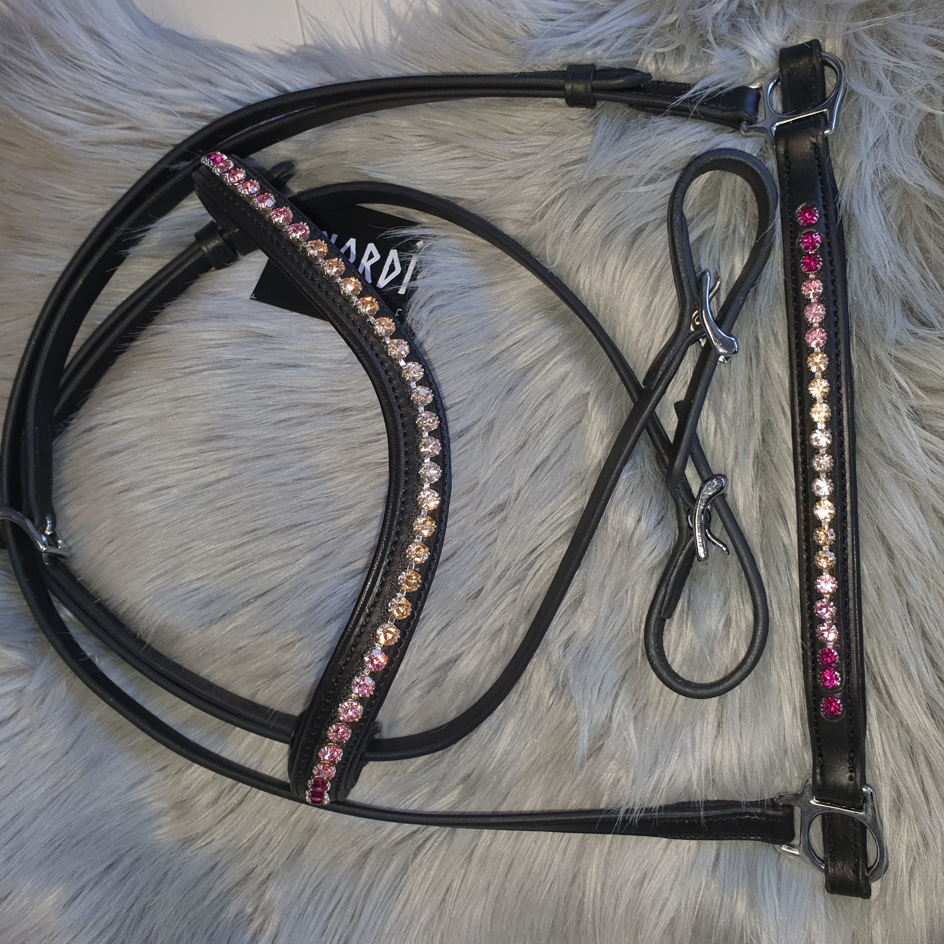 Ny Norsic-Horse Nosgrimma i härliga olika  rosa nyanser 22,5 cm