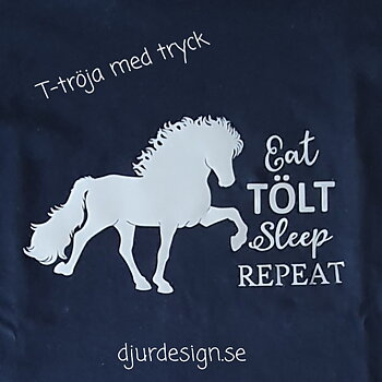 Nr 105 T-tröja dam svart islandshäst & Eat TÖLT Sleep REPEAT tröja svart bomull tryck Guld Silver eller Vit. 