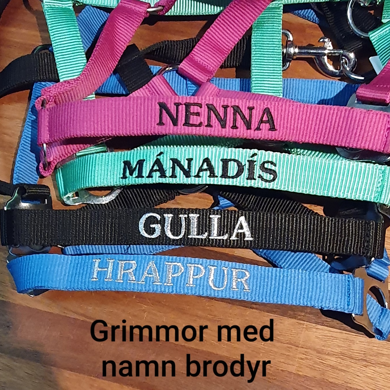 Bilder på  grimmor med brodyr i olika färger och typsnitt.  - 6