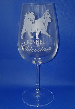 Nr 2 Vit / Röd vinsglas 68 cl Chihuahua med kennelnamn