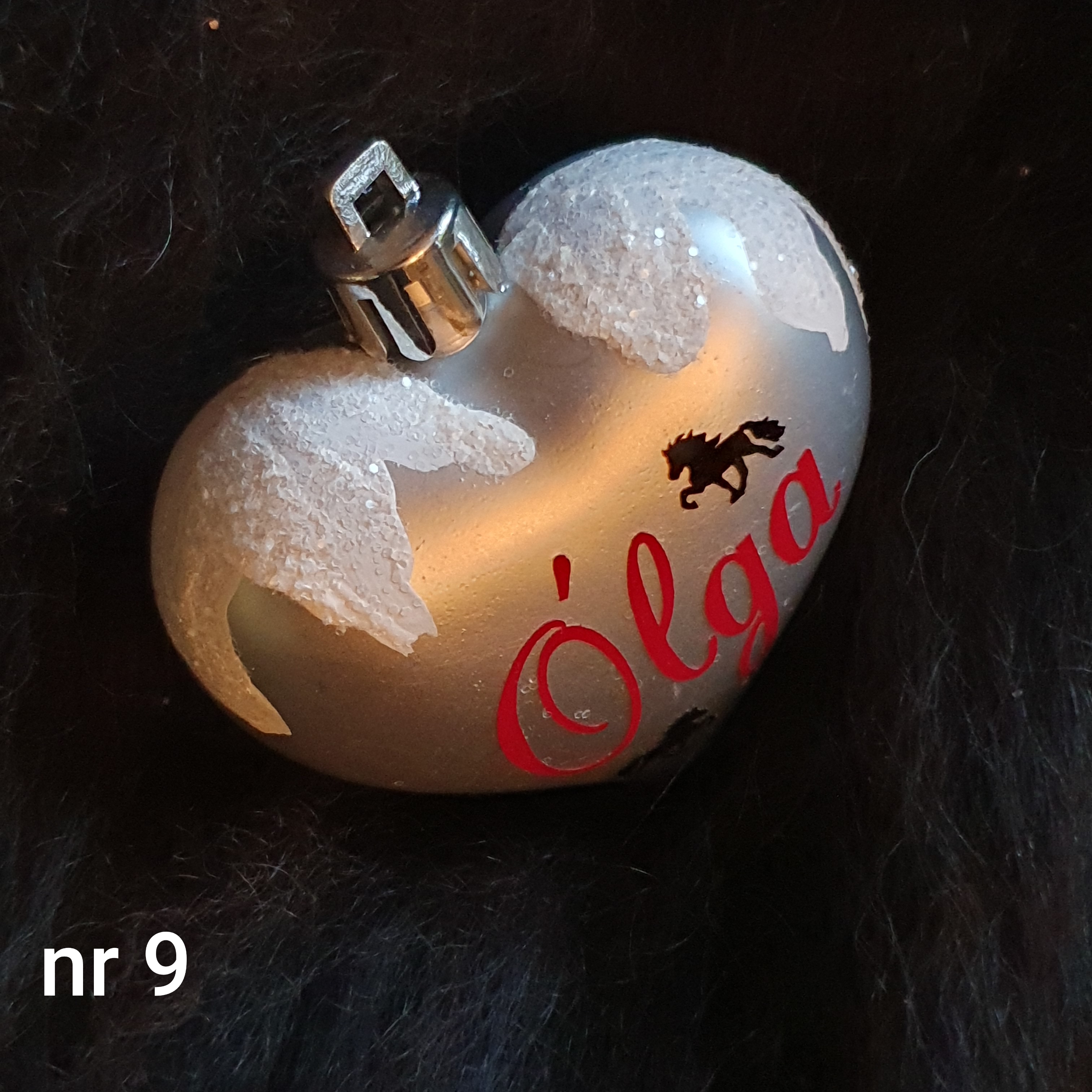 Nr 09 Julkula hjärta silver matt med Namn islandshästar svart snö på toppen   - 2