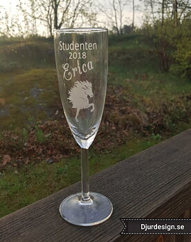 Student champange 21 cl glas med namn  år islandshäst i gravyr