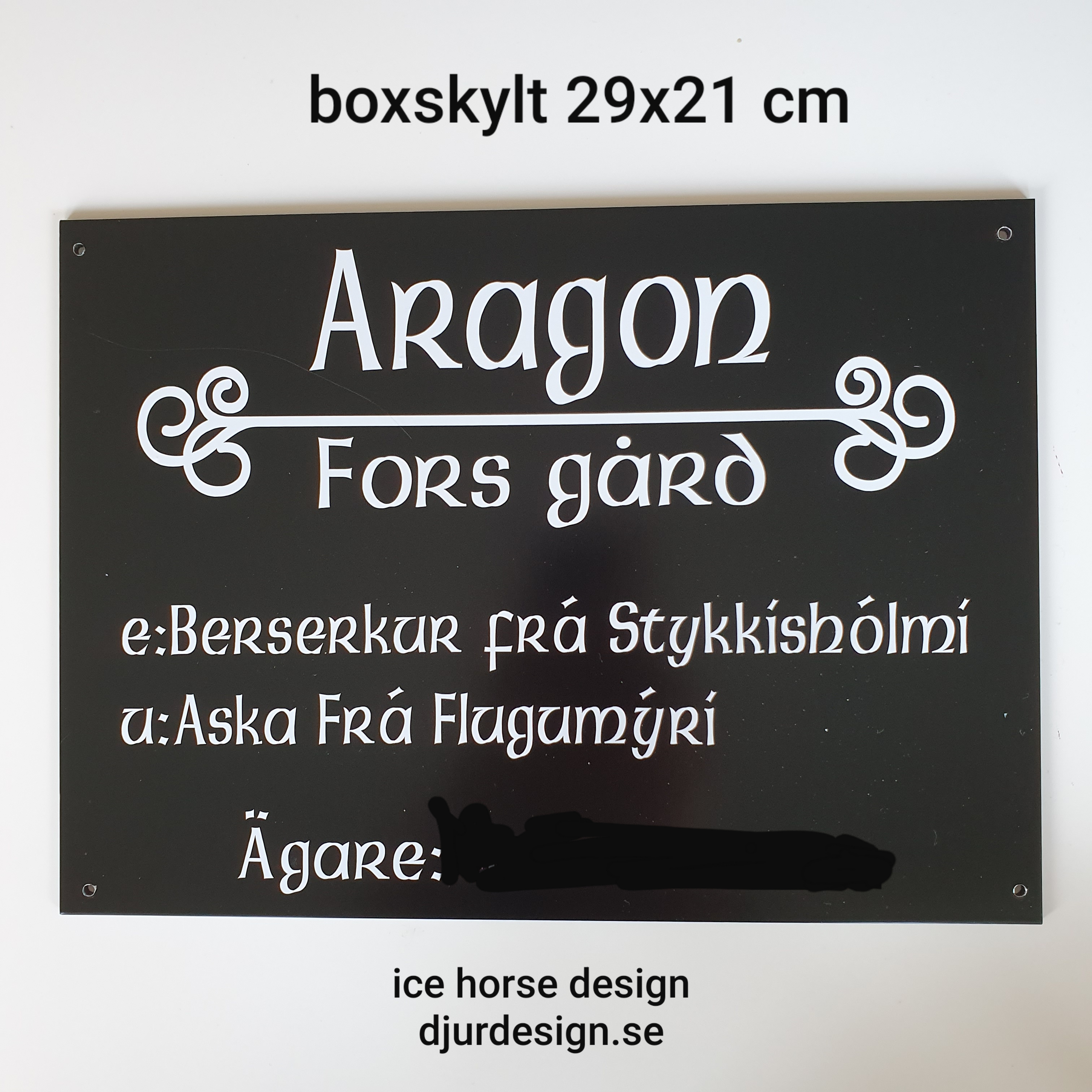 Nr 54 Boxskylt med text och 1 slingor