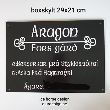 Nr 54 Boxskylt med text och 1 slingor