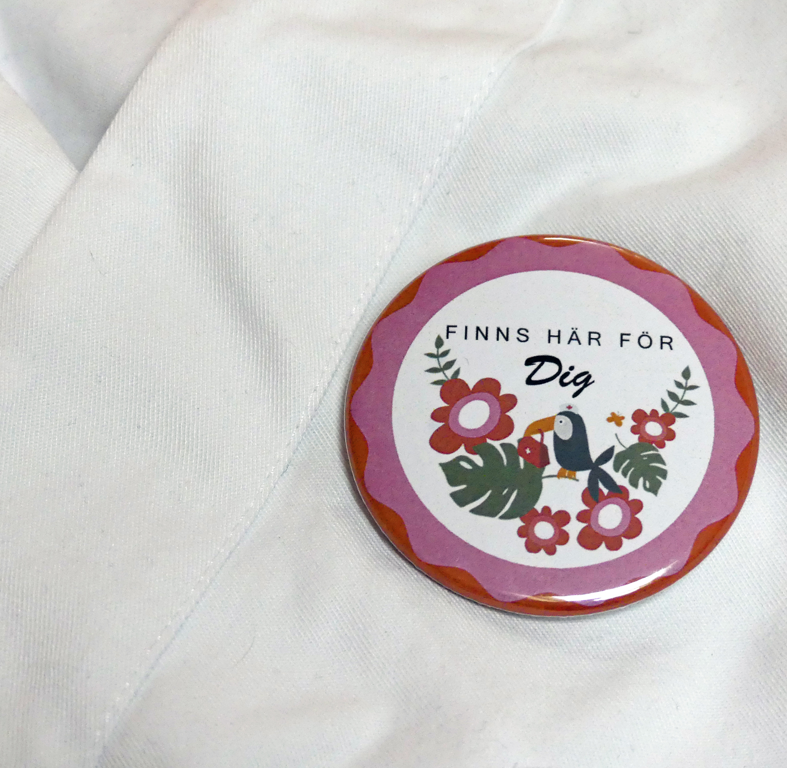 Badge/knapp "Finns här för dig, vårdhjälten" 57 mm - 4
