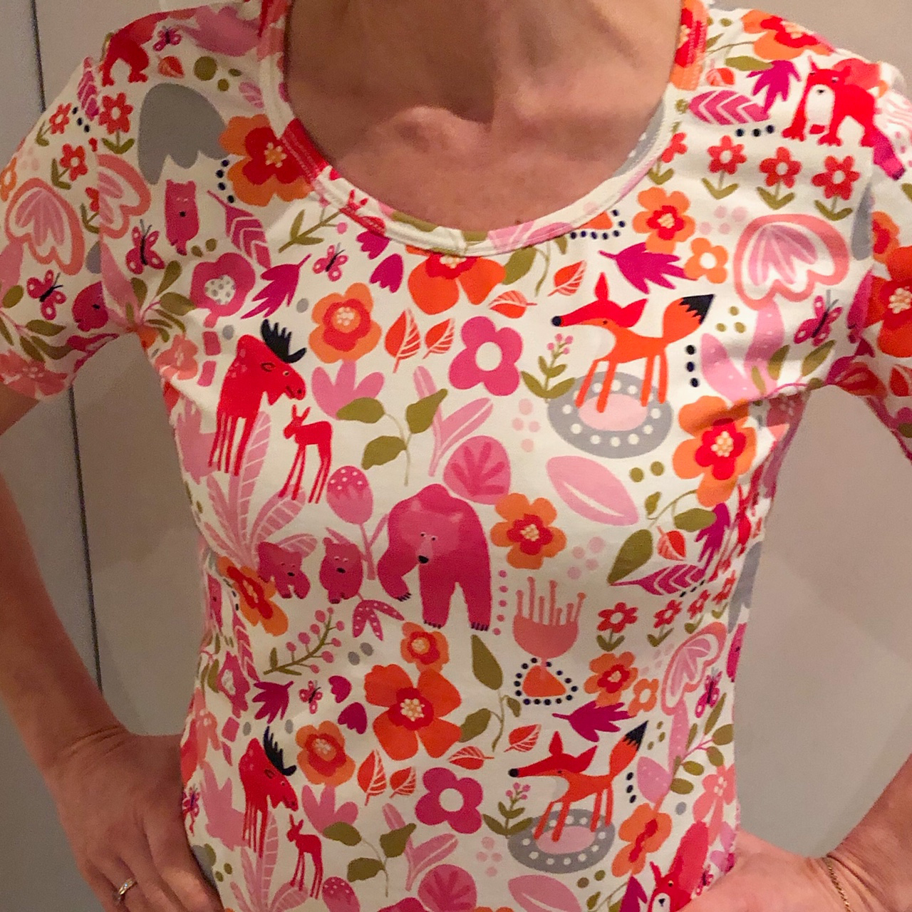 SLUTSÅLT Jerseytyg ekologisk bomull,  "Älg & björn", metervara, 220 kr /m - 6