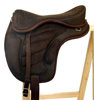 Bomlös sadel i syntet- Brun Close contact 