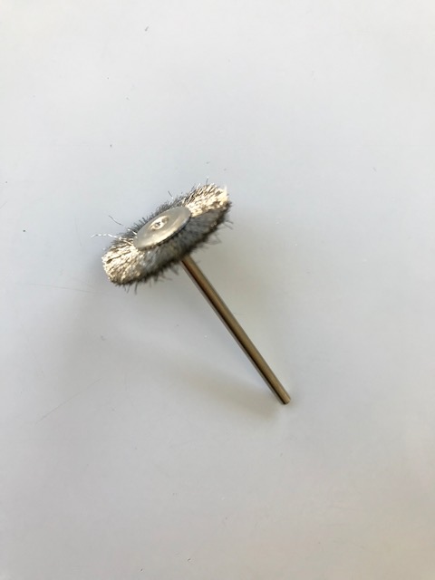 b160 Silver wire brush 