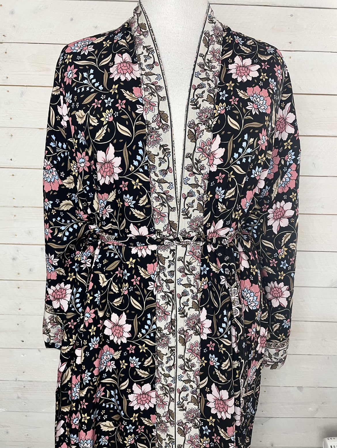 kimono  svart floral   - 4