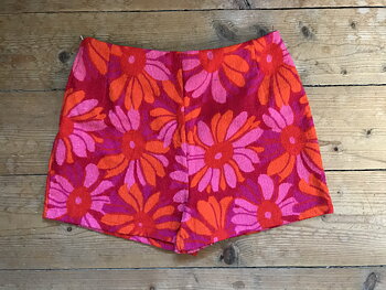 Midjehöga frotté  shorts hallonfärgade