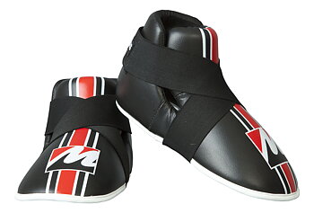 Manus Kicks Black