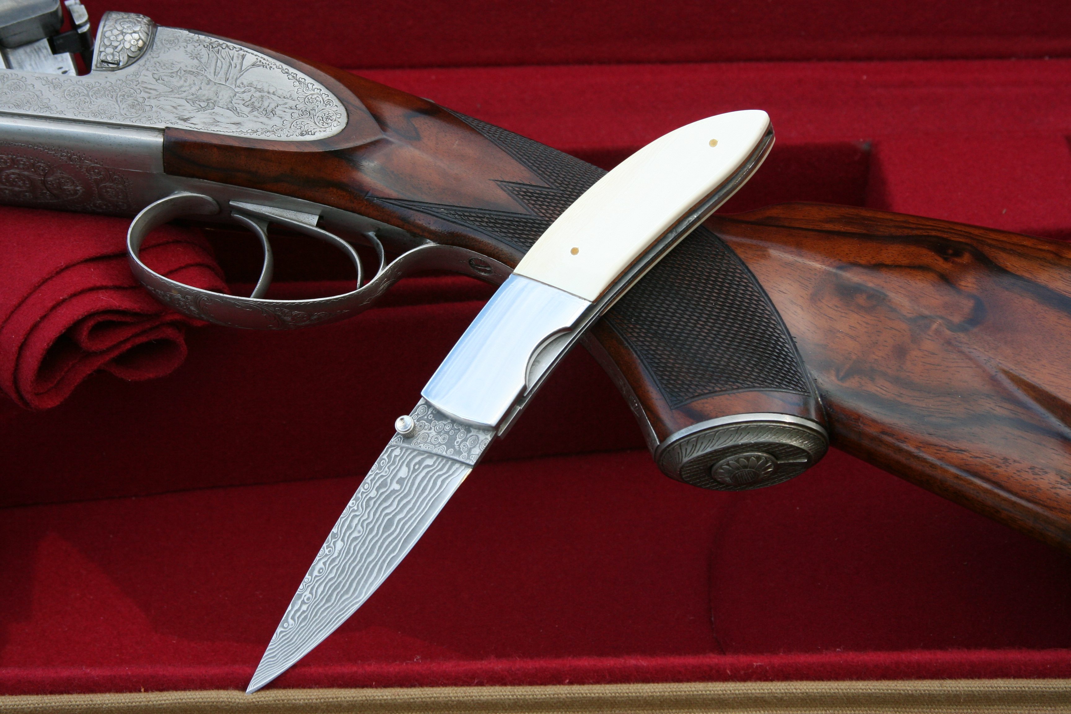 Custom folder Liner Lock - Fulländad Kirurgisk Precision
