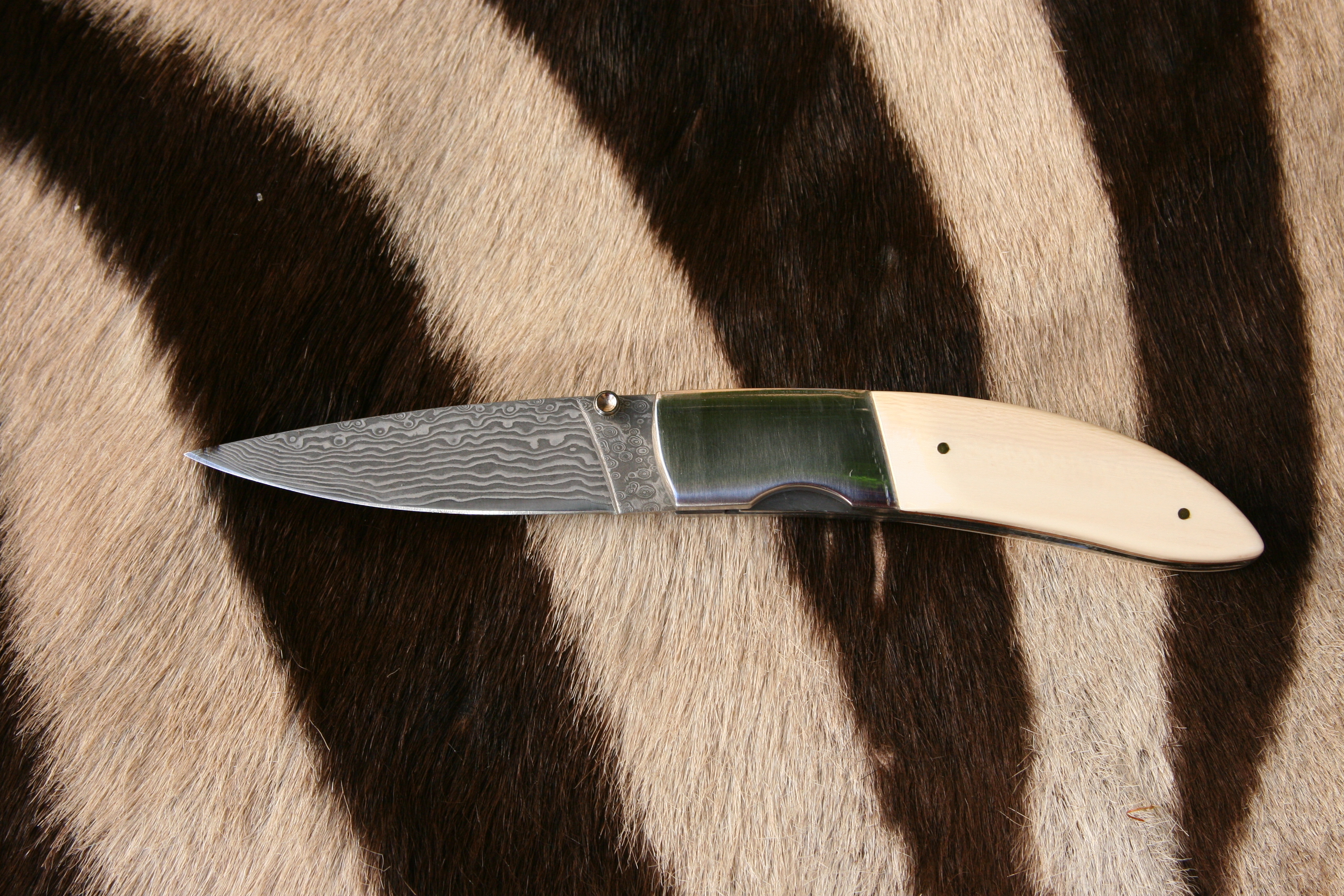 Custom folder Liner Lock - Fulländad Kirurgisk Precision - 2